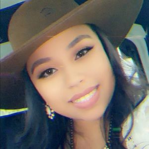 Meet your Posher, Dora'nelly